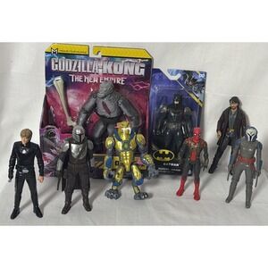 lot action figures Assorted